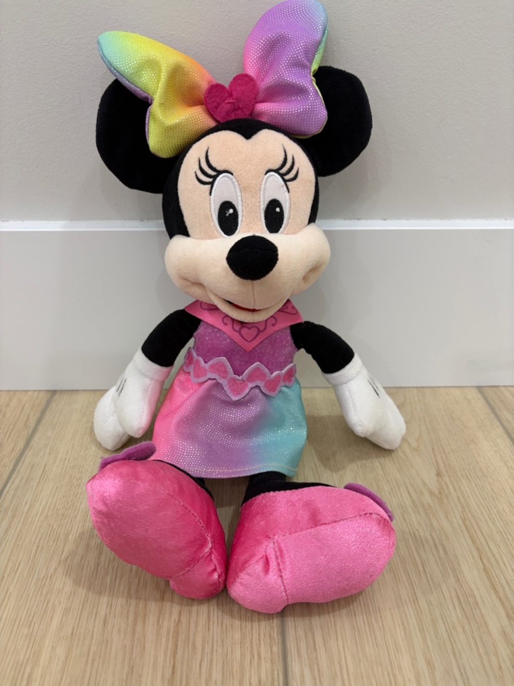 15” Singing Disney Minnie Mouse Clubhouse Plush Stuffed Animal Rainbow Dress